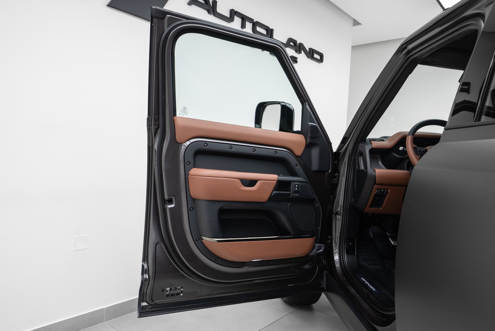 2025 LAND ROVER DEFENDER P635 OCTA | GCC 5 YEARS WARRANTY | 635 HP | HIGH SPEC |